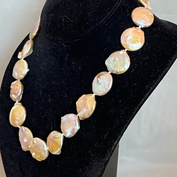 NWOT Cultured Freshwater Coin Pearl Necklace. 19”. Pink and Gray Tones. - Picture 4 of 7